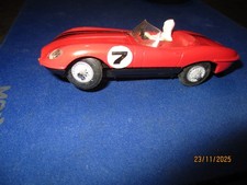 JOUEF  VOITURE DE CIRCUIT  JAGUAR  ROUGE   TAMPOGRAFIEE INTERIEUR ROUGE NUMERO 1