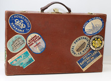 Valise en carton bouilli au