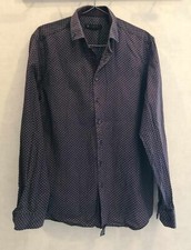 Chemise violette à fleurs