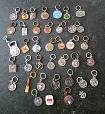 LOT DE 39 porte clés / badges