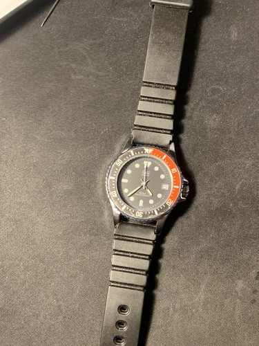Montre quartz type - q&q,