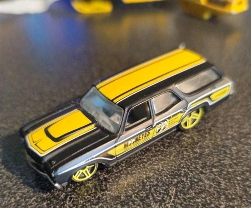 Hot wheels chevelle ss - hot, 1/64