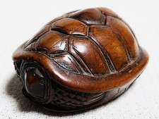 Ancien Netsuke japonais en bois de tortue période Edo (1603-1868) du Japon