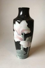 Vase Noir Avec Décoration