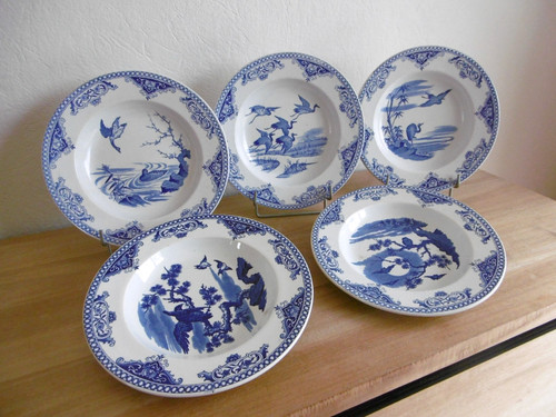 Cinq assiettes creuses - cinq,