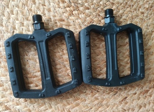 Pédales plates pour vélos - plates,