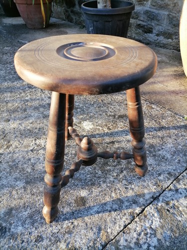 Tabouret traite tripode - tripode, en
