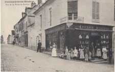 CPA 77 Provins DONNEMARIE-EN-MONTOIS Rue PORTE-de-PROVINS Magasin PASSIER animée