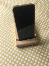 SUPPORT SMARTPHONE EN BOIS CLAIR IKEA PRATIQUE