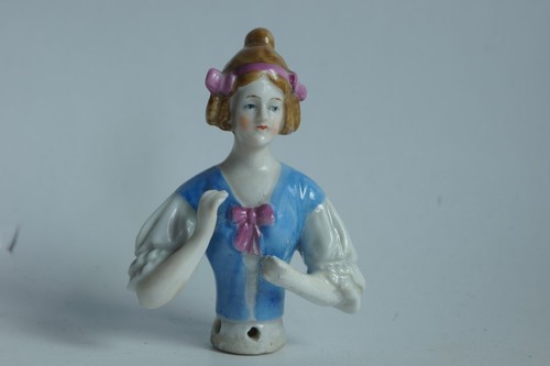 Demi figurine porcelaine femme - figurine,
