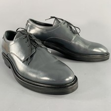 Chaussures En Cuir Grises À