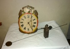 HORLOGE BOIS PIGNONS Signé