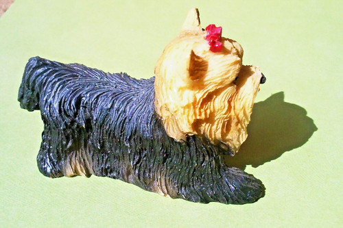 Petite figurine chien - , en