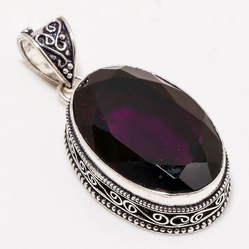 Pendentif bijou fait - , main