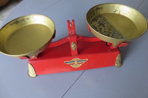 Ancien jouet enfant balance - d'enfant,