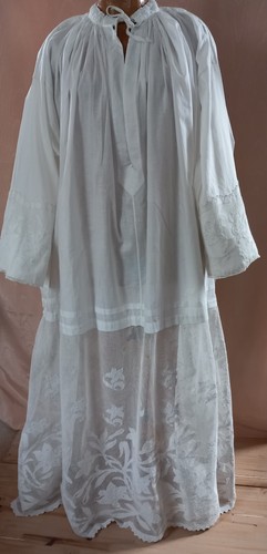Ancienne aube dentelle sur - aube,