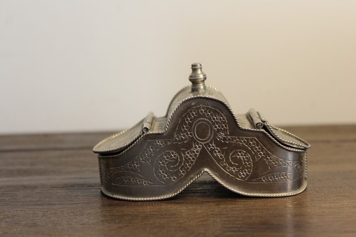 Ancienne petite boîte - , en