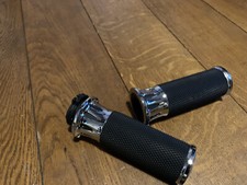 POIGNEES GUIDON ARLEN NESS