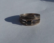 superbe bague design trois bandes ajourées en argent strassé et perré noire