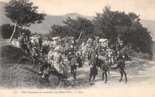 63 LE MONT DORE UNE CARAVANNE 77-06