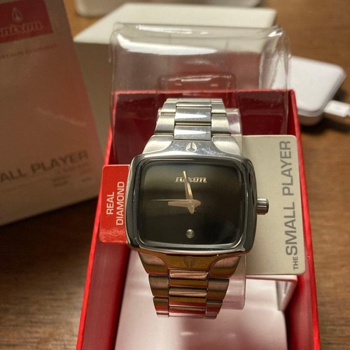 Nixon small player - small,
