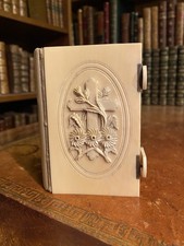 Reliure ivoirine applique en