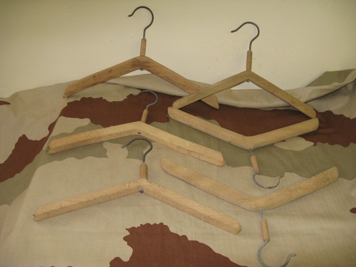 Lot cintres en bois - de,