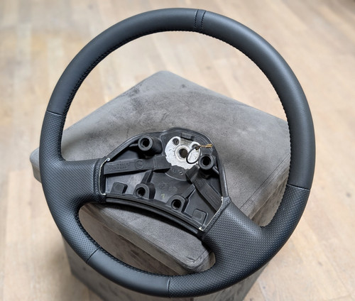 Volant cuir neuf - neuf, t4