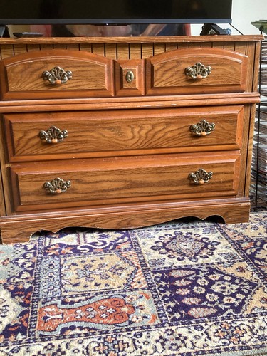 Wooden drawer dresser - ,