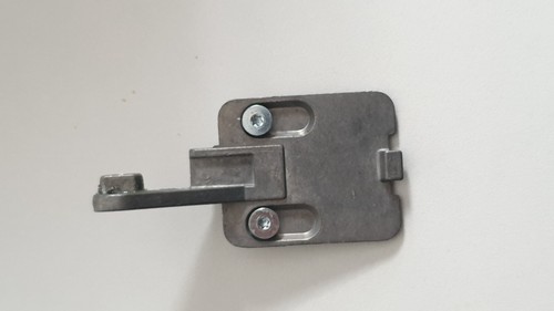 Pièce fixation pour - de,