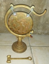 O4- Ancien gong en laiton sur