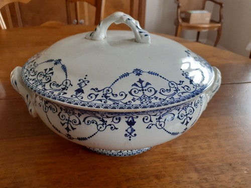 Ancienne petite soupière - , en