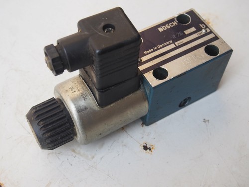 Distributeur hydraulique - c),