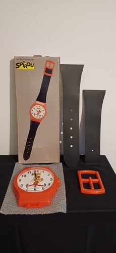 Pendule murale montre géante