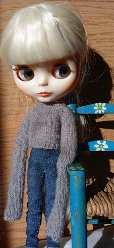 Pull oversize pour poupée