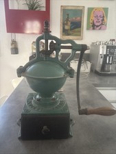 ANCIEN MOULIN DE COMPTOIR EN