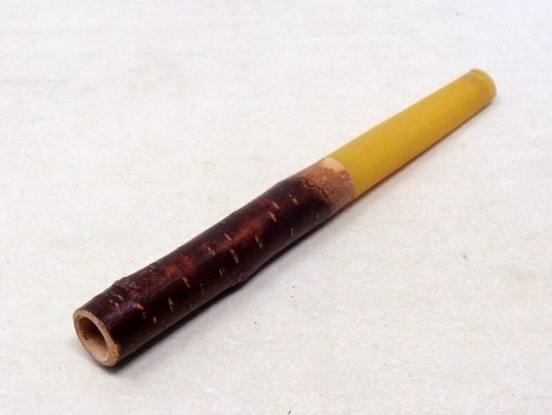 Grand fume cigarette - , ancien