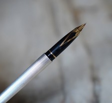 STYLO PLUME SHEAFFER TARGA