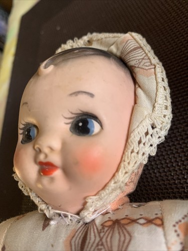 Magnifique poupée vintage