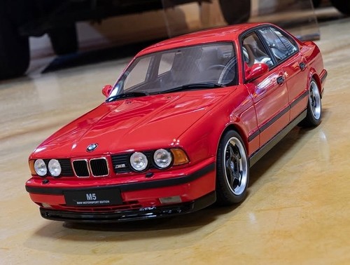 Miniature bmw e34 - m5,