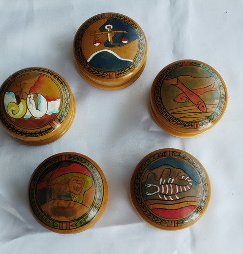 Lot boites à - de, 5