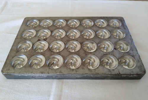 Ancien moule chocolats en - chocolats,