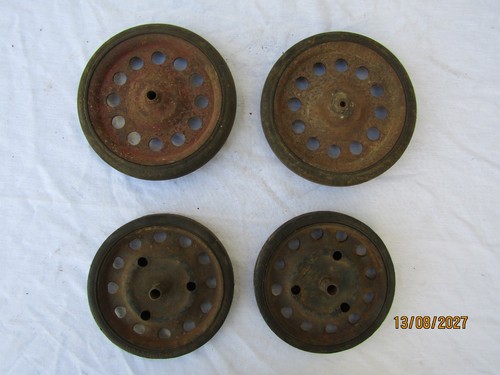 Lot 4 anciennes roues - anciennes,