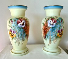 Paire de grands vases en