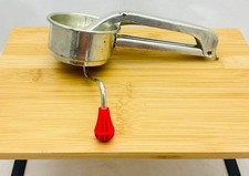 rare ancienne moulinette à