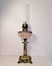 Lampe à pétrole ou huile en bronze 60 cm décor floral bruleur en cristal