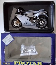Moto MV Agusta 1/9ème Gris Métal Protar Ref P10421