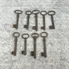 Lot de 9 Anciennes Clés Clefs