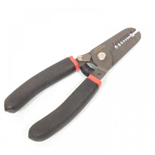 Pince dénudée outillage - pince,