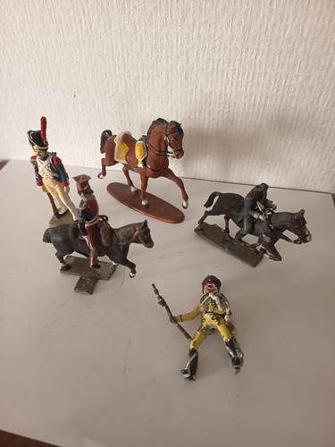 Lot soldats anciens plomb - , en